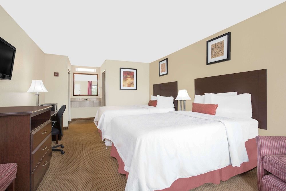 Baymont by Wyndham Greenville 3