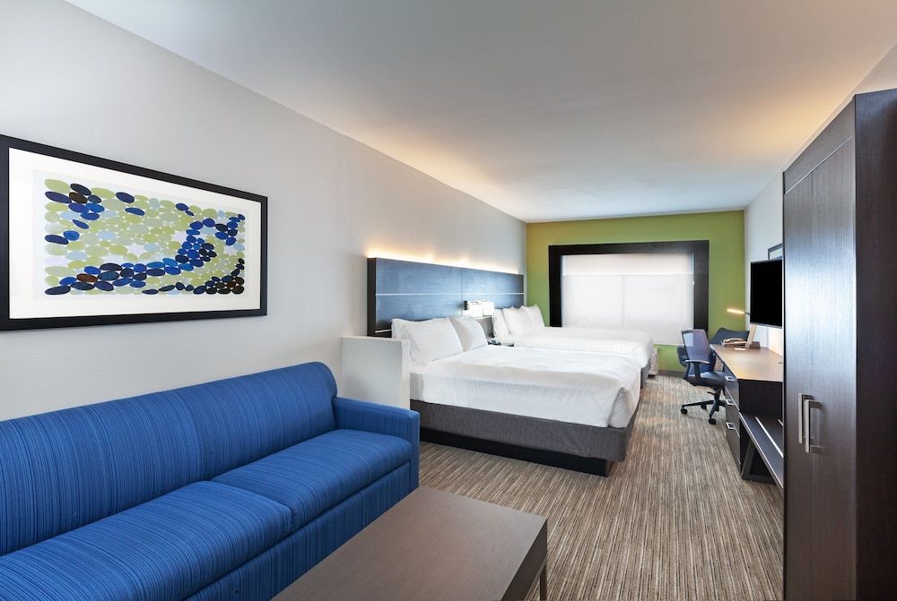 Holiday Inn Express & Suites Sealy by IHG 3