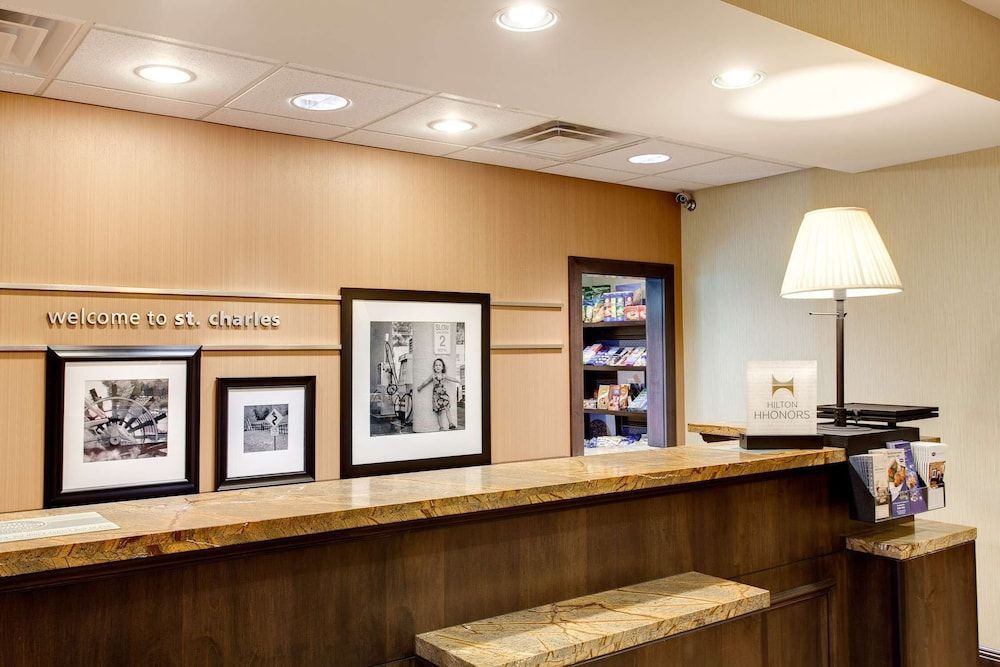 Hampton Inn & Suites Chicago/St. Charles 3