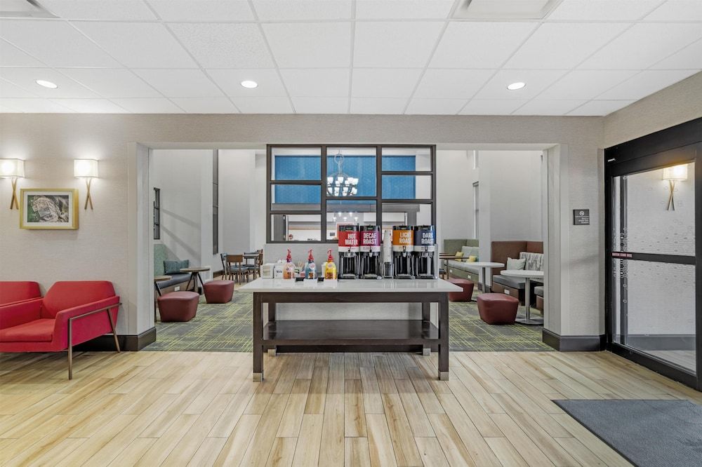 Hampton Inn & Suites Augusta West 2