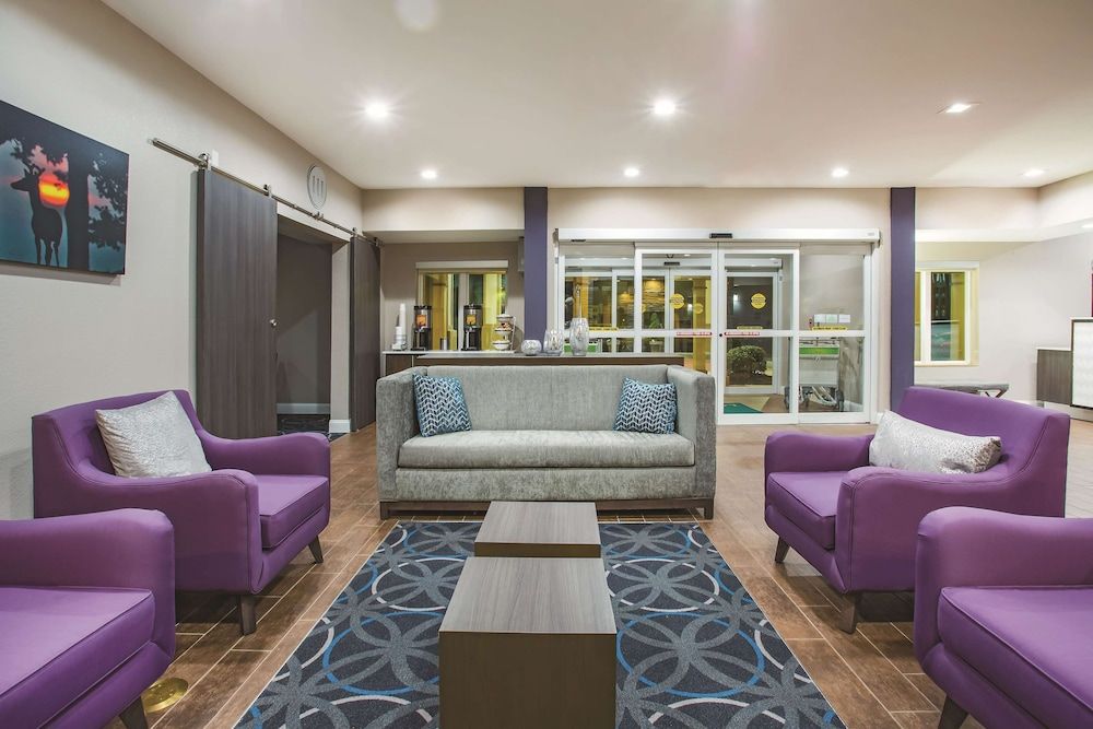 La Quinta Inn & Suites by Wyndham Russellville 3