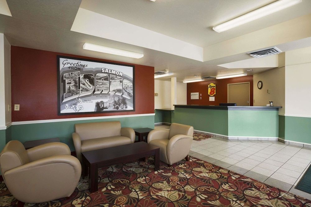 Super 8 by Wyndham Salmon 3