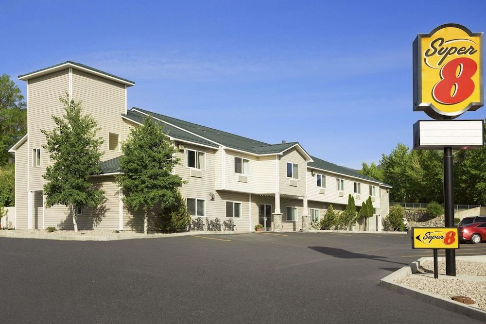 Super 8 by Wyndham Salmon 2 estrellas en Salmon