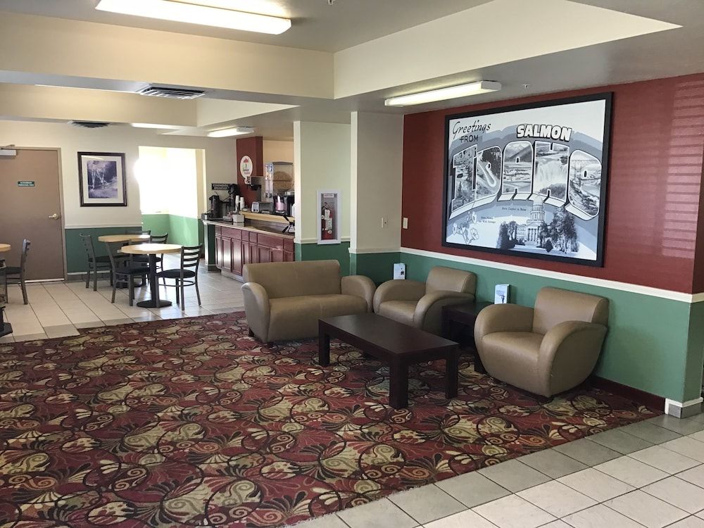 Super 8 by Wyndham Salmon 2