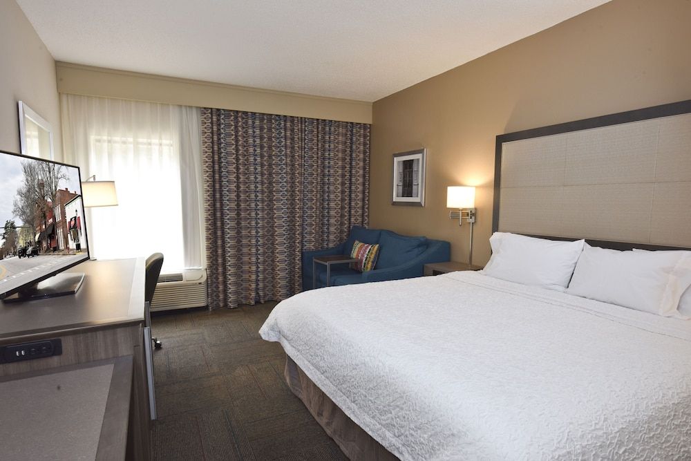 Hampton Inn Madison 3