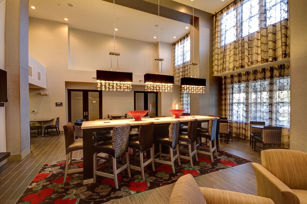 Hampton Inn & Suites DuPont 3