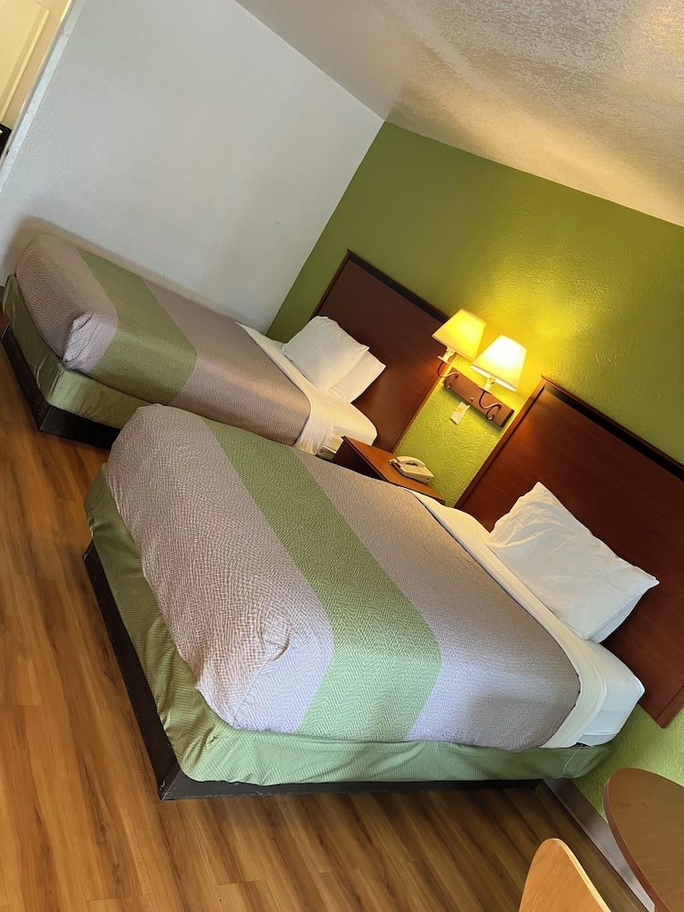 Econo Lodge Sonora 3