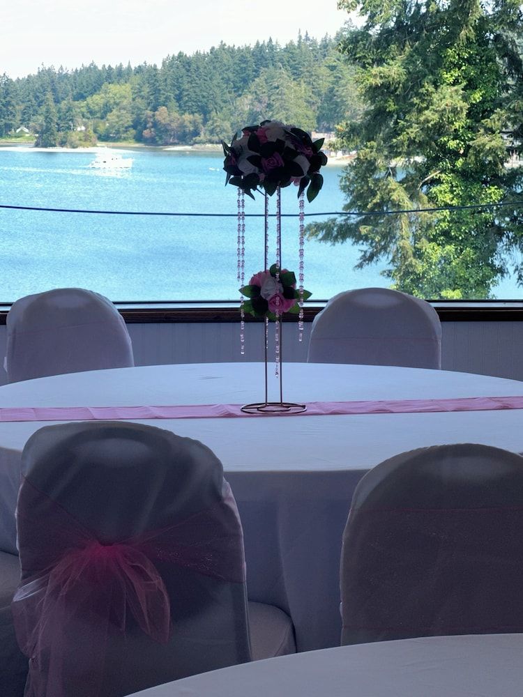 Oyster Bay Inn & Suites 3