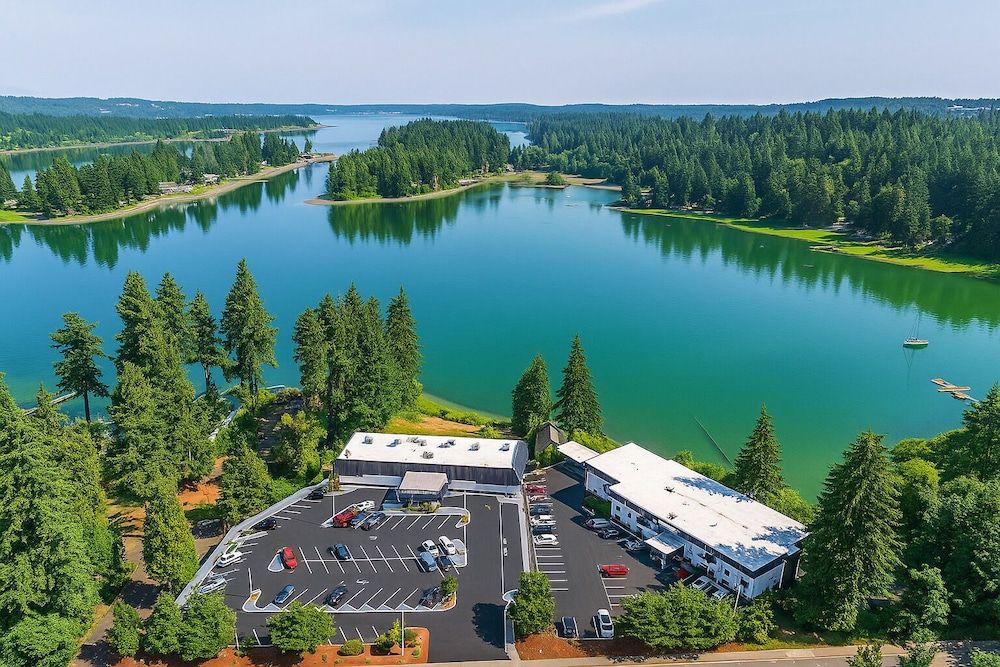 Oyster Bay Inn & Suites 3 estrellas en Bremerton