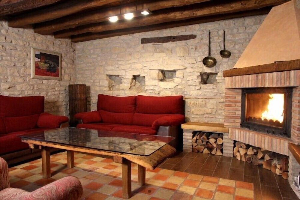 Casa Rural Fernandoegea -1 estrellas en Ayesa