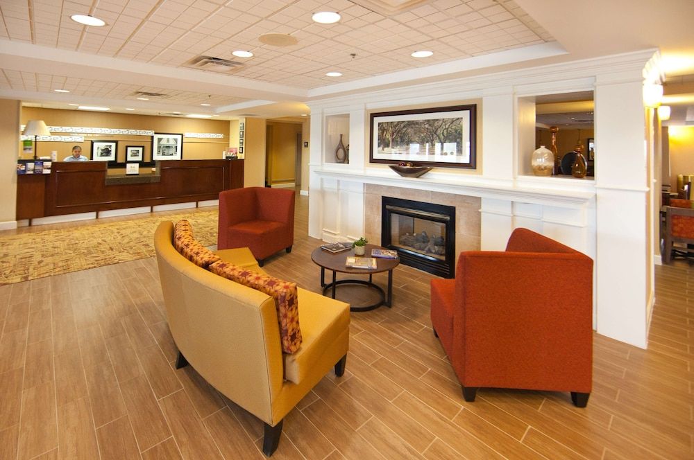 Hampton Inn Columbus-North 3