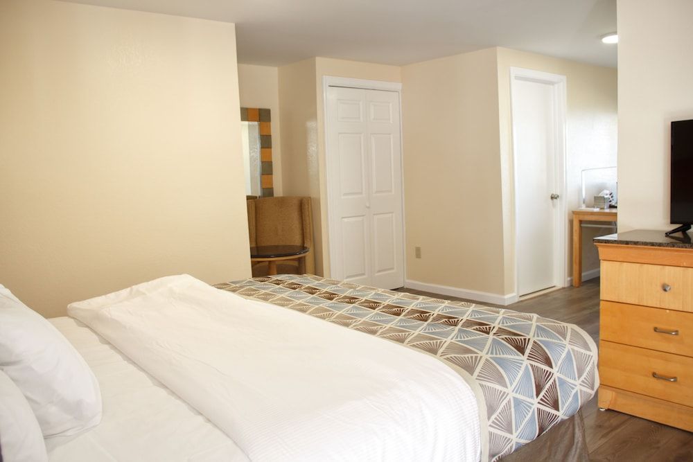 Rodeway Inn 2