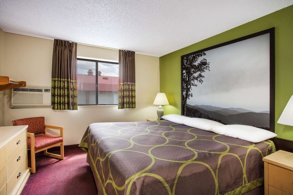 Super 8 by Wyndham Salem VA 2