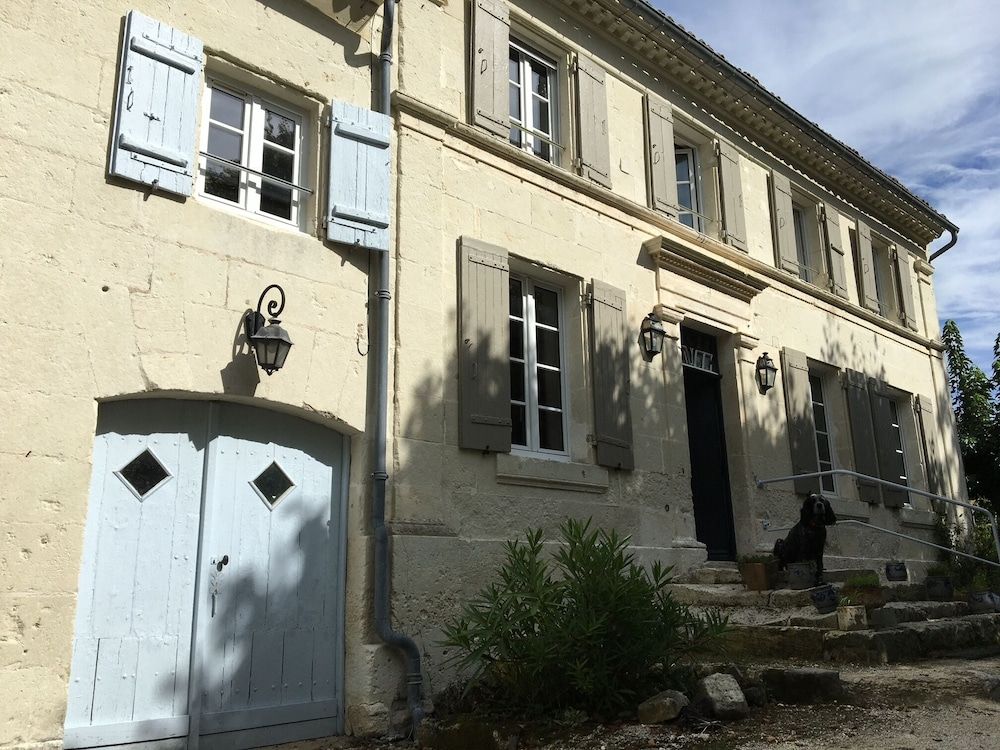 Aux Chambres des Bujours -1 estrelas em Saint-Georges-des-Côteaux