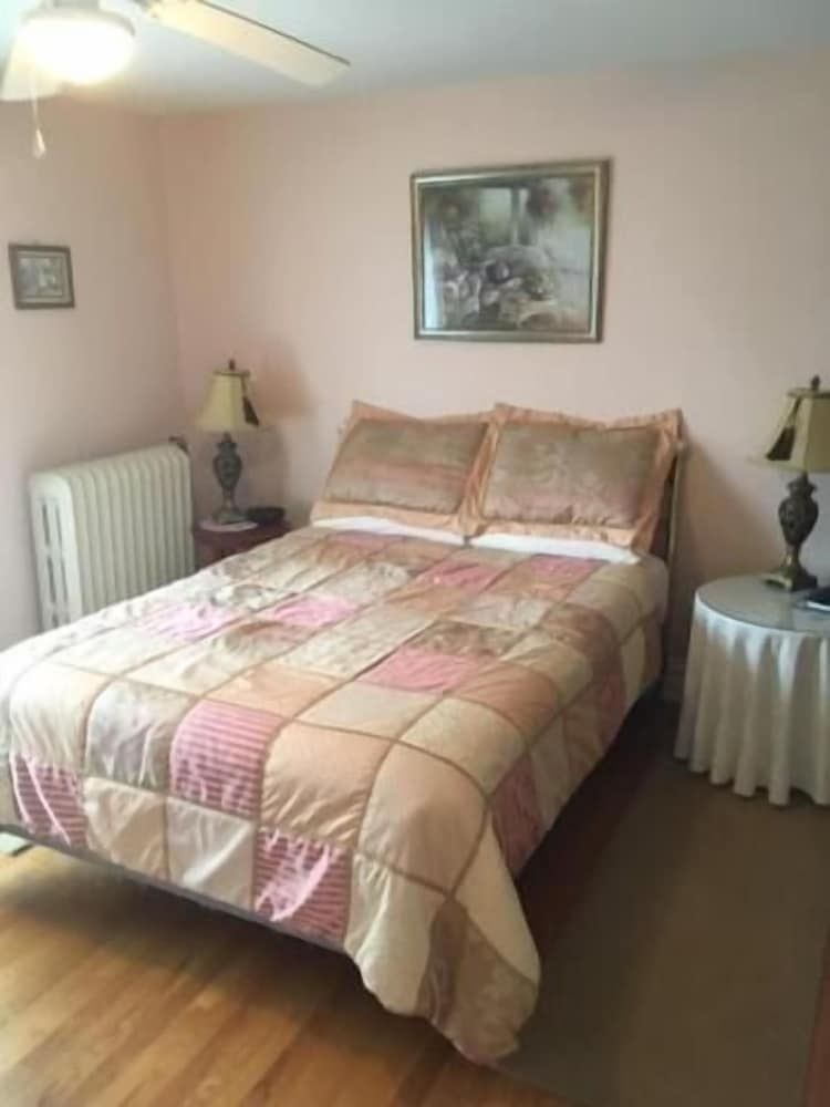 Four Creeks Bed & Breakfast 3