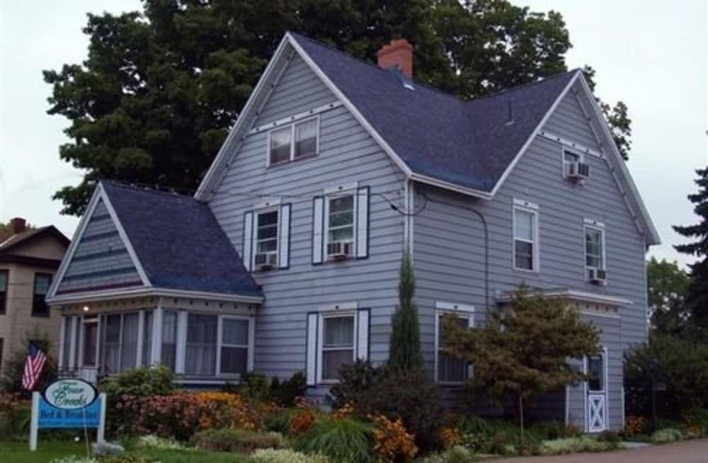 Four Creeks Bed & Breakfast -1 estrellas en Fairview