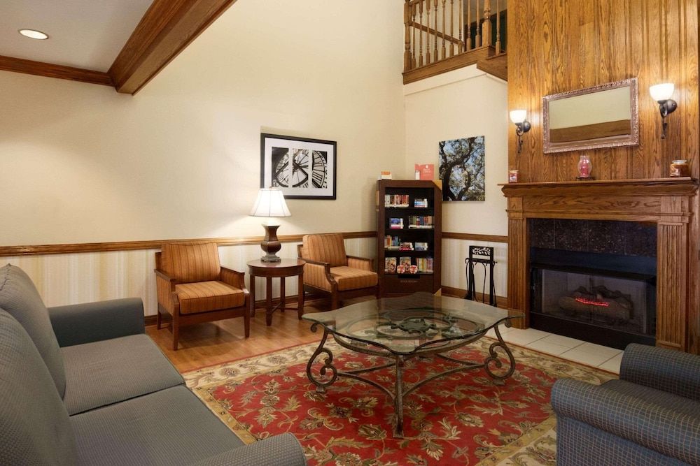 Country Inn & Suites by Radisson, Columbus, GA 2