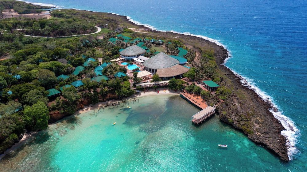 Roatan Media Luna Resort Affiliated by Meliá 4 estrellas en First Bight