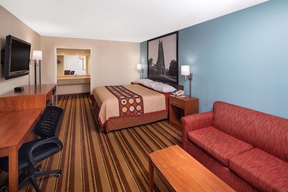 Super 8 by Wyndham Burlington NC 3