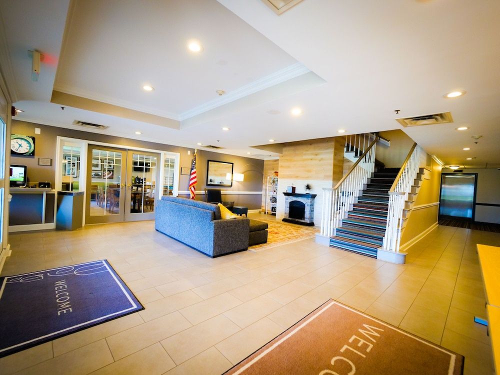Country Inn & Suites by Radisson, Burlington (Elon), NC 3