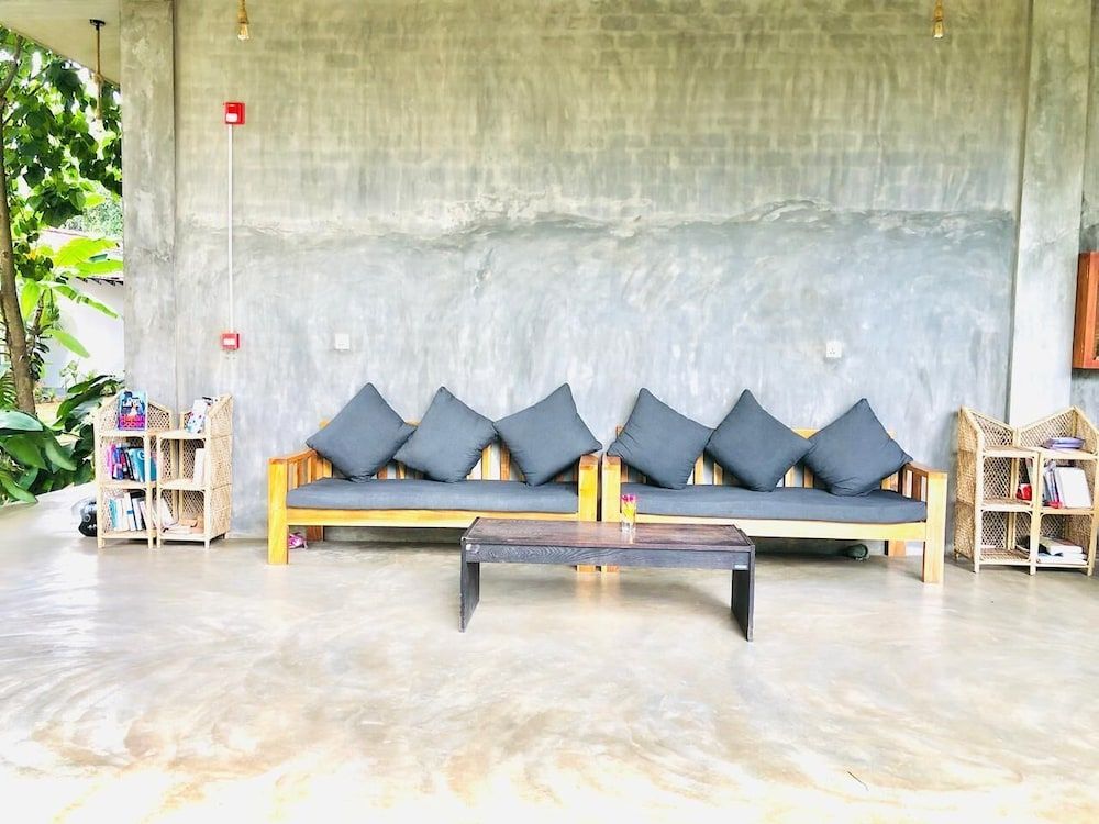 Surf Gangs Hotel 3
