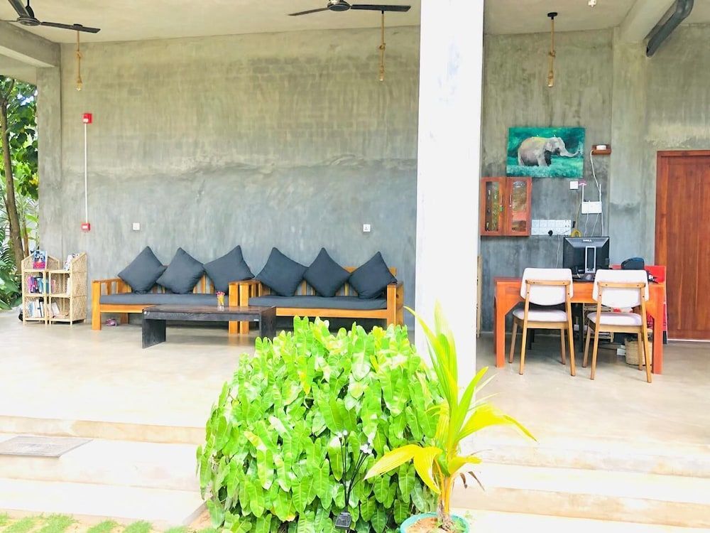 Surf Gangs Hotel 2