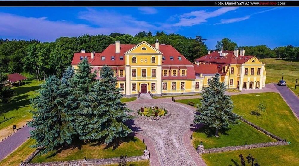 Pałac w Rymaniu 3 estrellas en Rymań