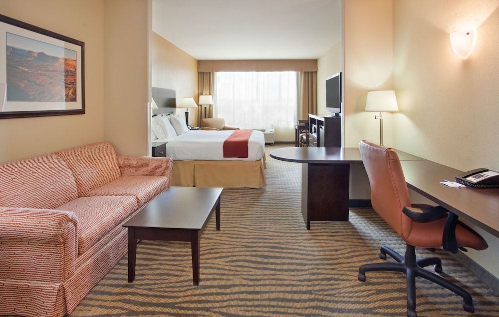 Holiday Inn Express Hotel & Suites Gallup East by IHG 2