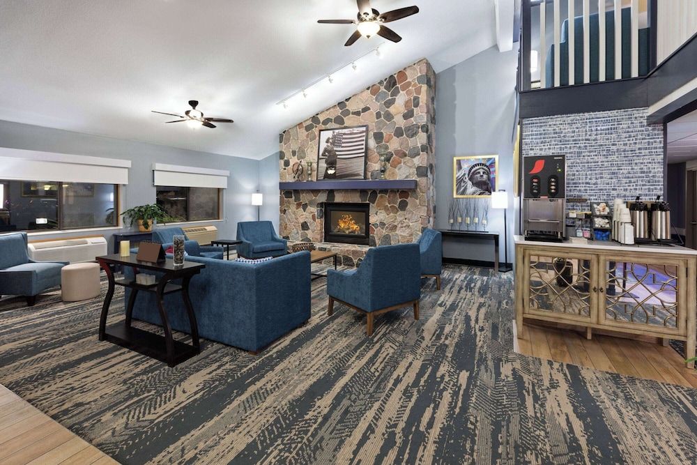 AmericInn by Wyndham North Branch 3