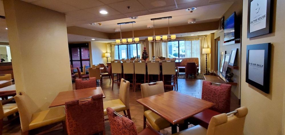 Hampton Inn Hillsville 2