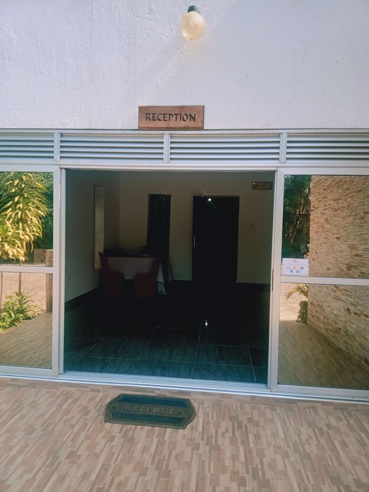 Riverside Resort Hotel Kabale 2