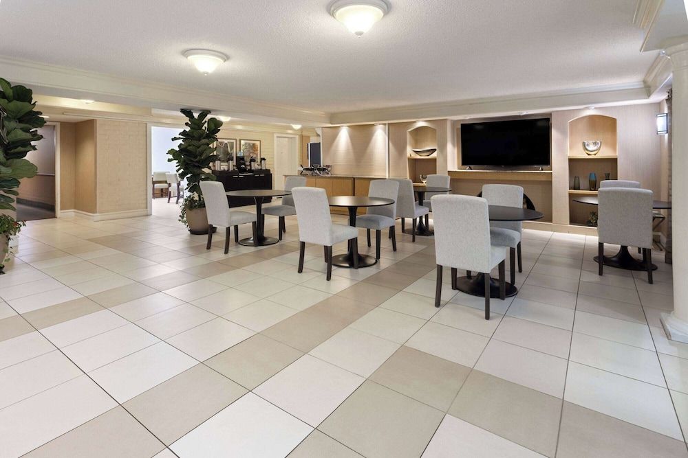 La Quinta Inn by Wyndham Pittsburgh Airport 3