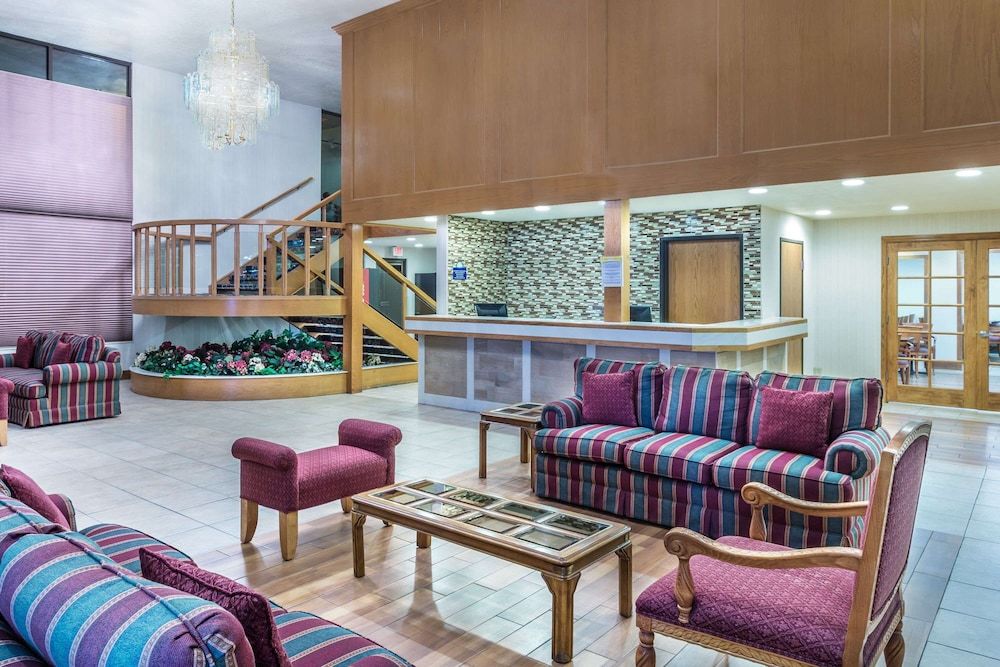 Days Inn & Suites by Wyndham Logan 3