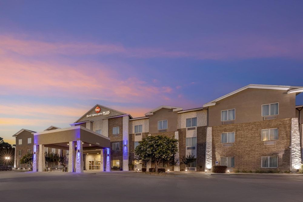 Best Western Plus Sand Bass Inn & Suites 3 estrellas en Madill