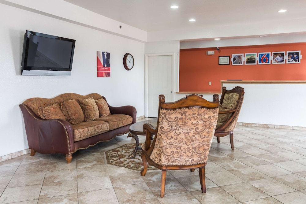 Motel 6 Alvarado, TX 3