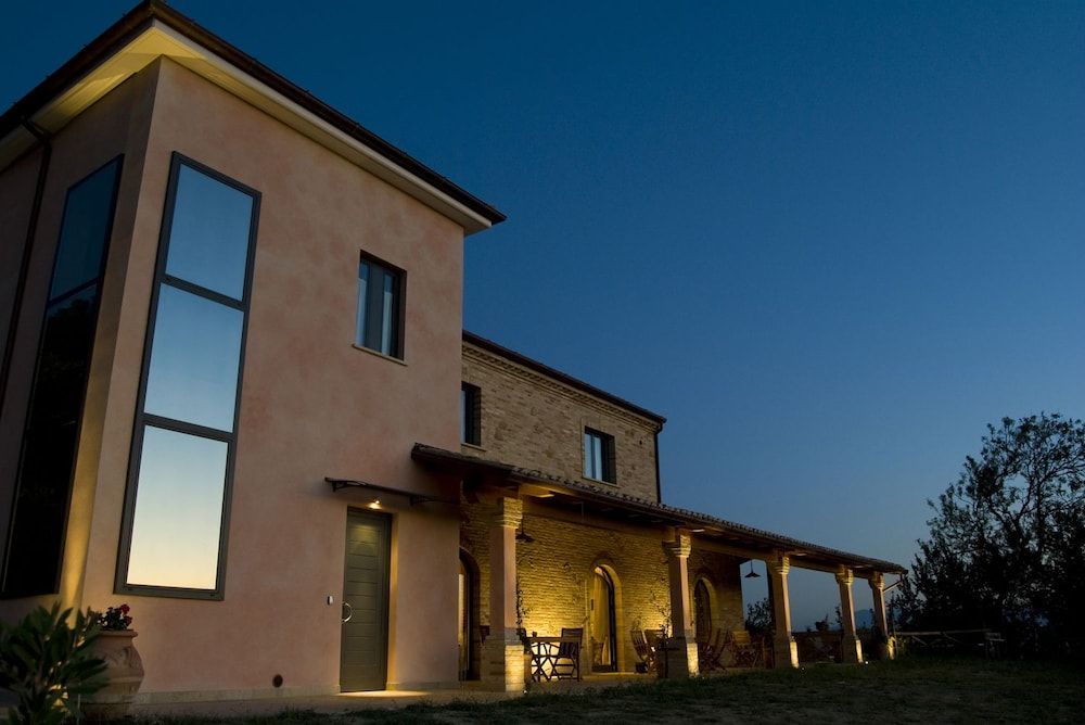 BioAgriturismo Il Falco -1 estrellas en SantʼElpidio a Mare