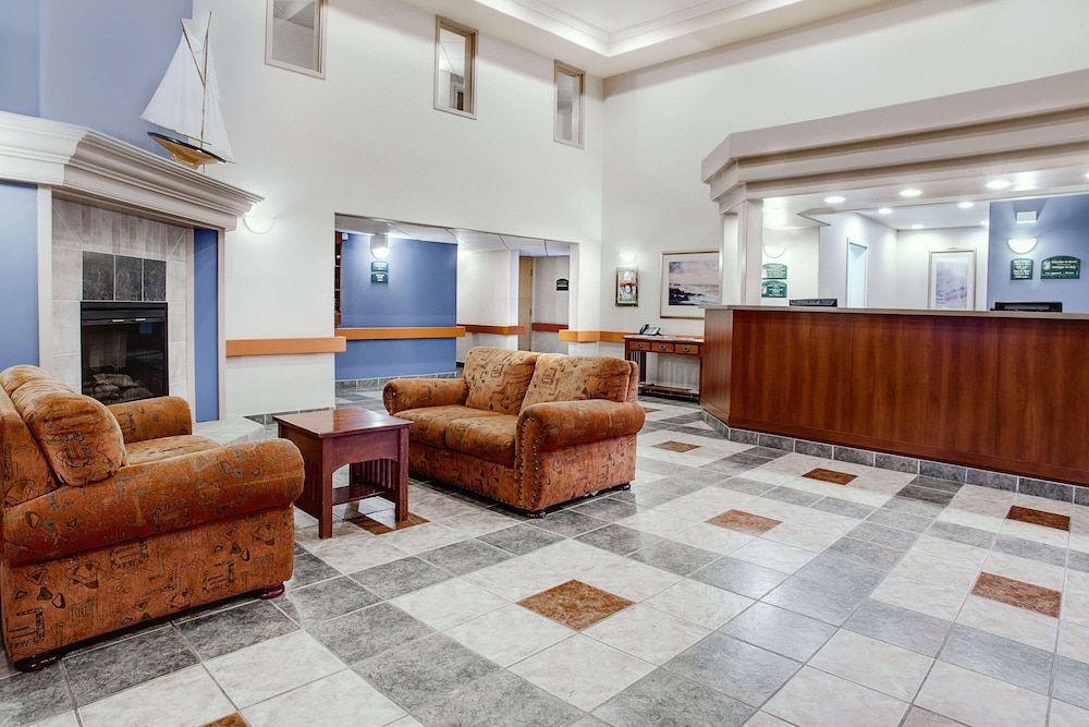 Super 8 by Wyndham Caraquet 2