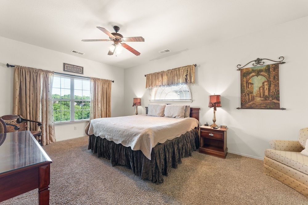 Ozark Comfort 3 Bedroom Condo by RedAwning 2