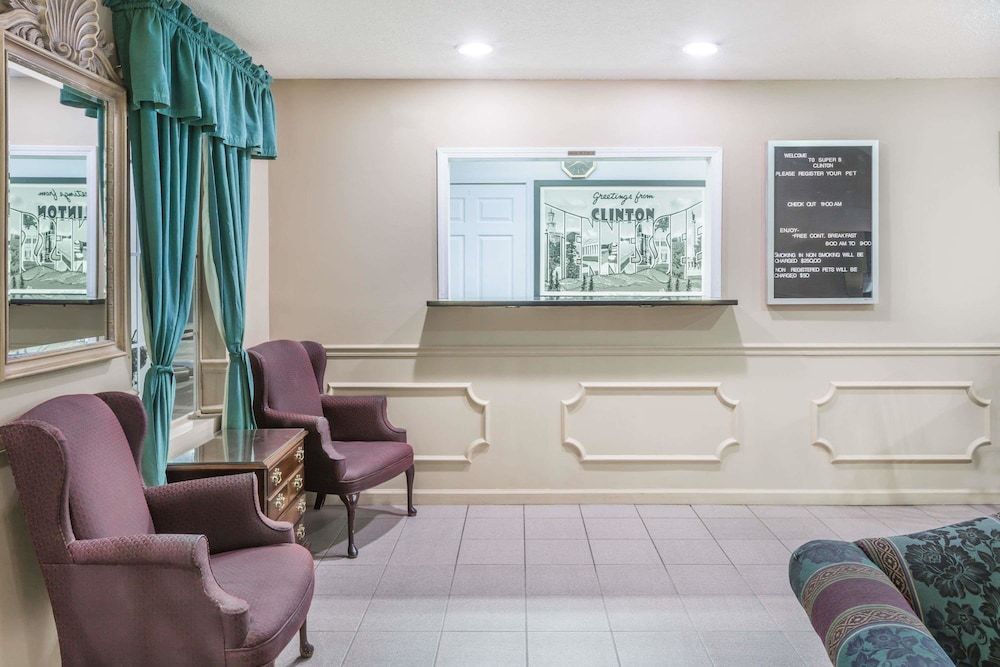 Super 8 by Wyndham Clinton 3