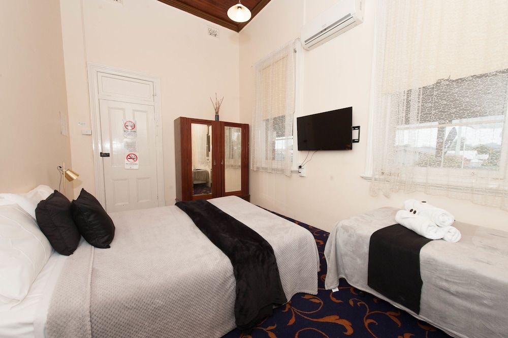 Riverina Hotel 2
