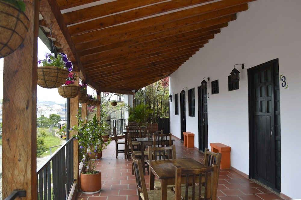 Room in Guest Room - Balcones de la Casona -1 estrelas em Guatapé