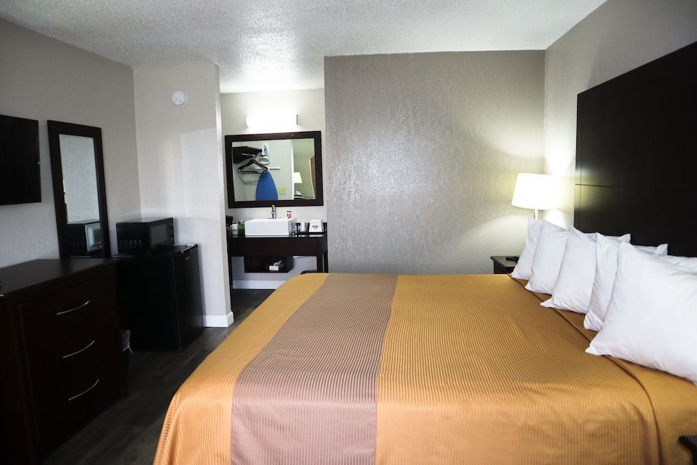 Days Inn by Wyndham Moulton 3