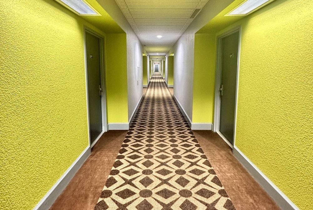 Super 8 by Wyndham Harrison OH 3