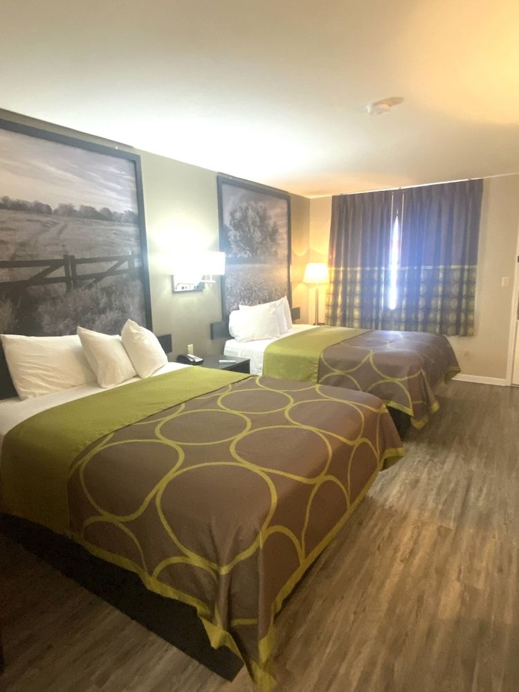 Super 8 by Wyndham Terrell 3