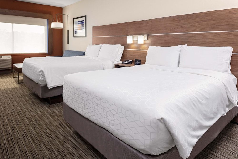 Holiday Inn Express & Suites Madison by IHG 3