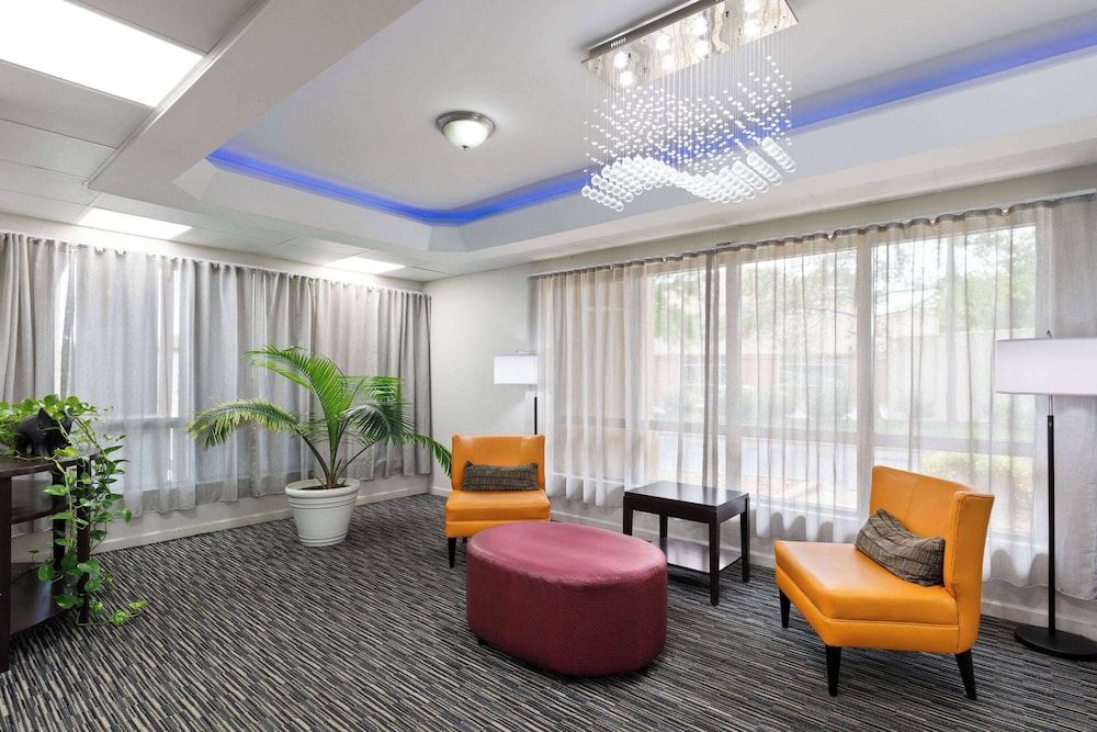 Days Inn by Wyndham Clarksville North 2