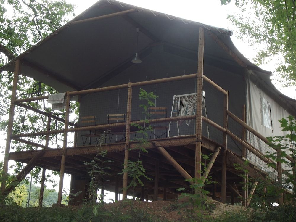 Camping Les Vignes -1 estrellas en Puy-lʼÉvêque