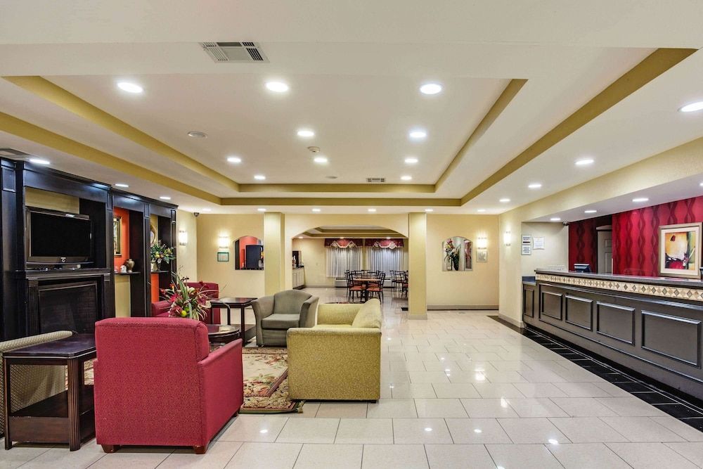 La Quinta Inn & Suites by Wyndham Canton MS 2
