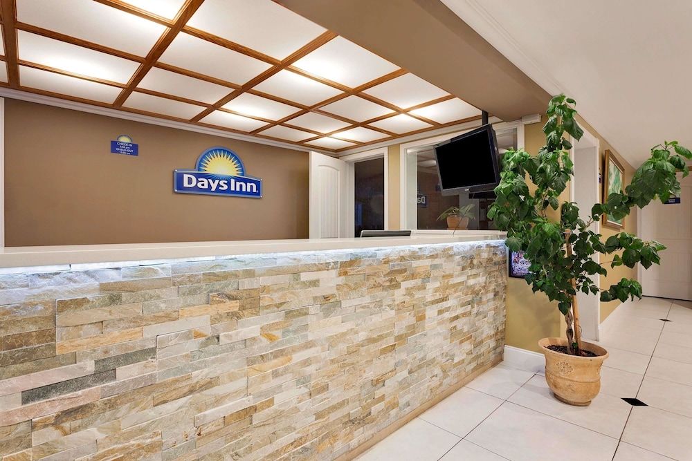 Days Inn by Wyndham Lakewood South Tacoma 3
