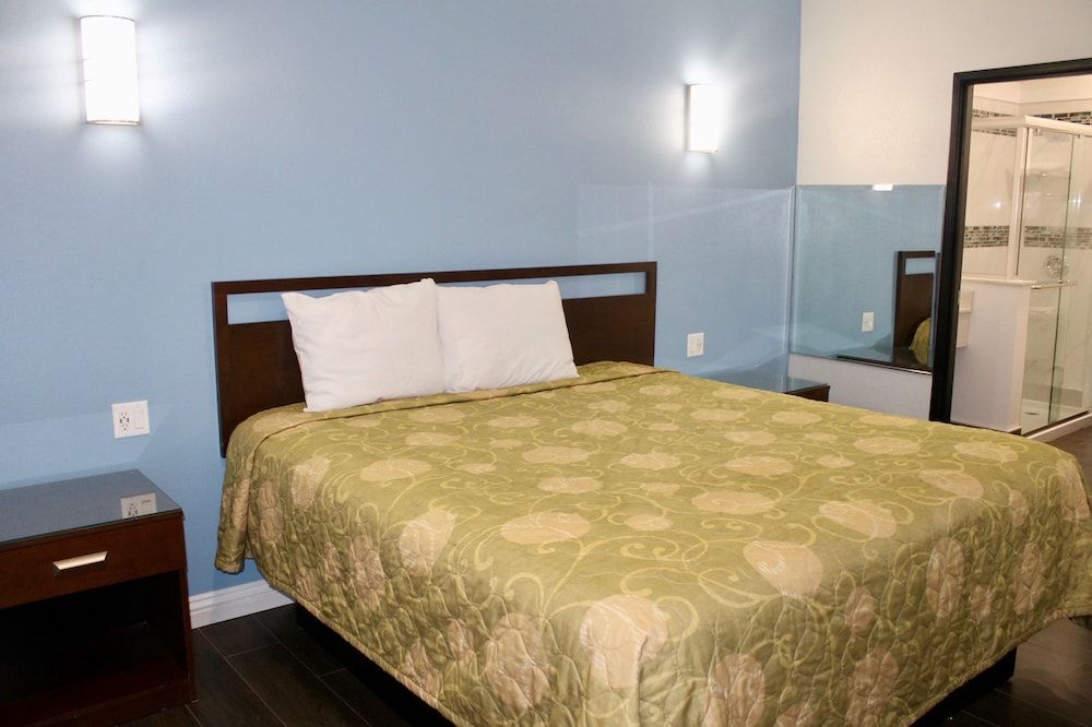 Crescent Inn 3